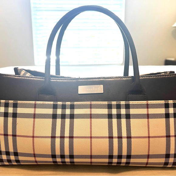 Burberry Handbags - Burberry hand bag